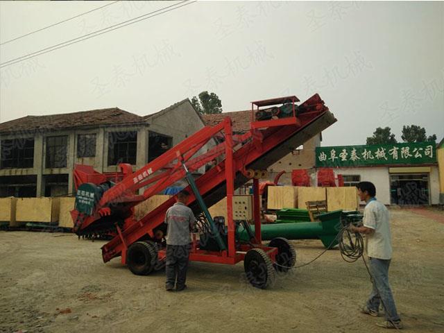 具有行駛能力，不需要其它設備牽引，適用于各種規模的養殖場(chǎng)和養殖小區，具有操作簡(jiǎn)單，使用可靠的特點(diǎn)